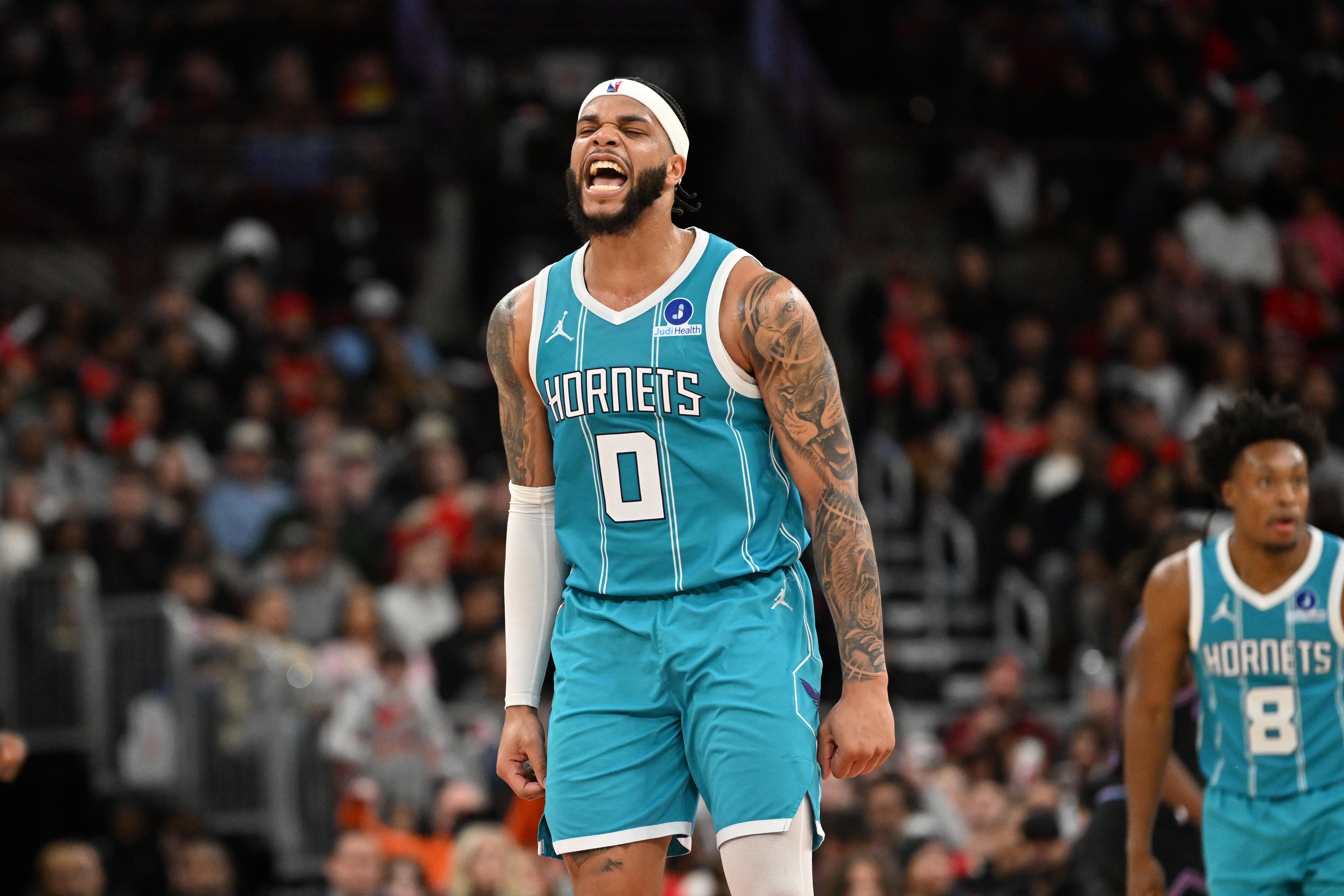 赛事预测-活力无限！布里奇斯自投自抢打进两分 黄蜂领先魔术30分